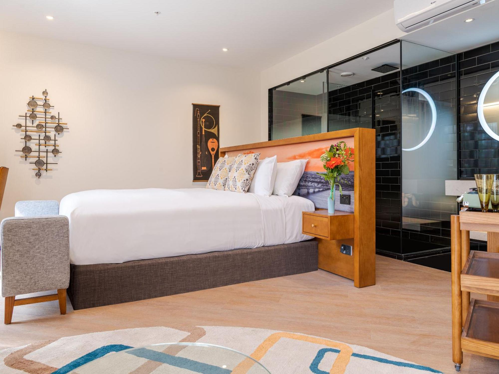 Hotel Ohtel Auckland Extérieur photo A bedroom at the hotel