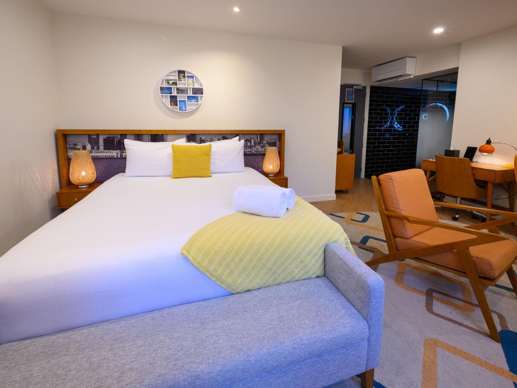 Hotel Ohtel Auckland Extérieur photo A room at the hotel