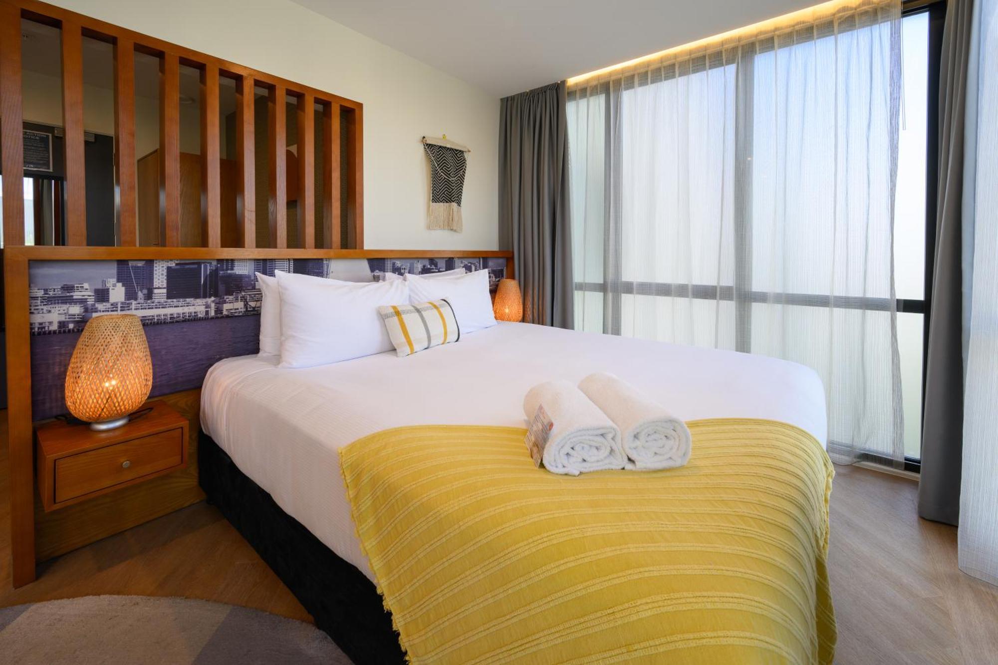 Hotel Ohtel Auckland Extérieur photo A bedroom at the hotel