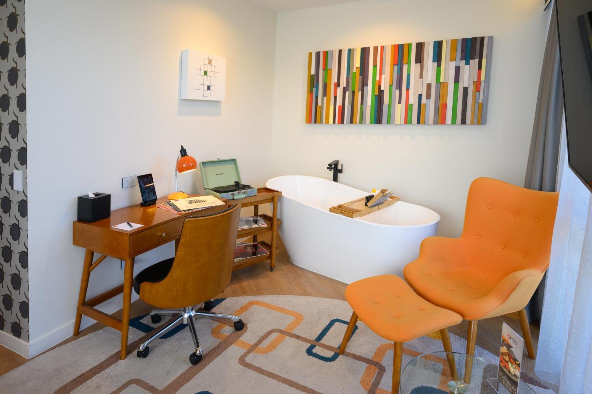 Hotel Ohtel Auckland Extérieur photo A freestanding bathtub in a modern bathroom