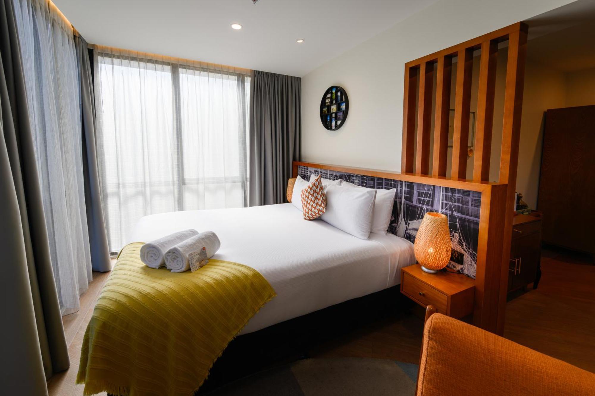 Hotel Ohtel Auckland Extérieur photo A bedroom at the hotel