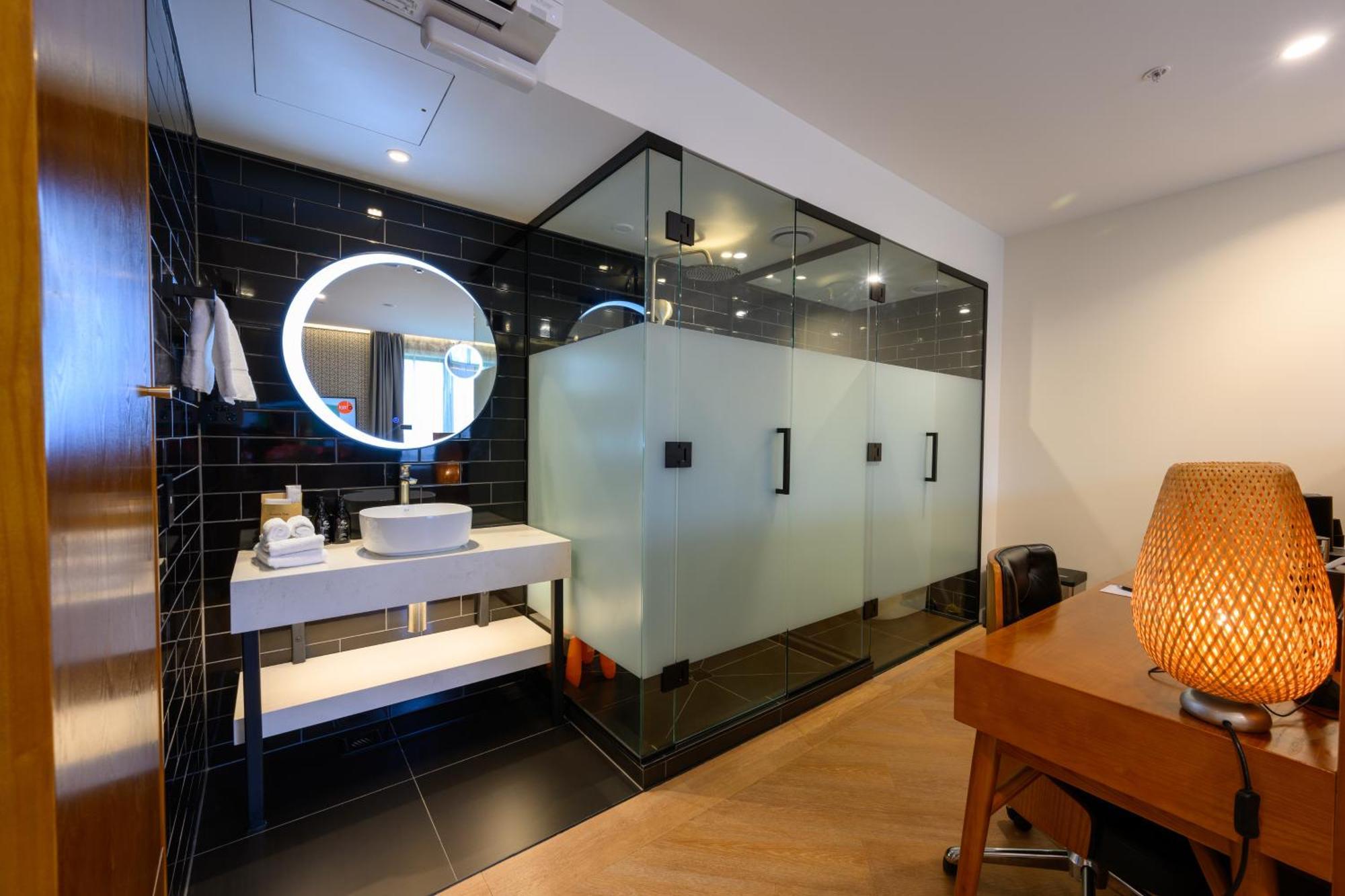 Hotel Ohtel Auckland Chambre photo A bathroom in a hotel